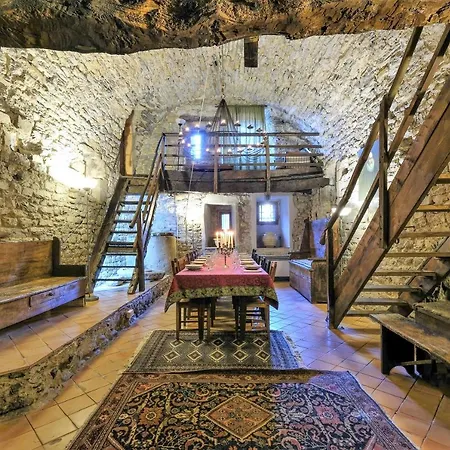 Nyaraló Castello Di Rometta *